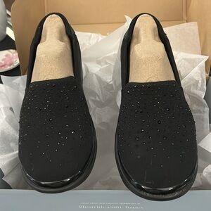 Bzees Black Slip-On Flats Sleek Loafers